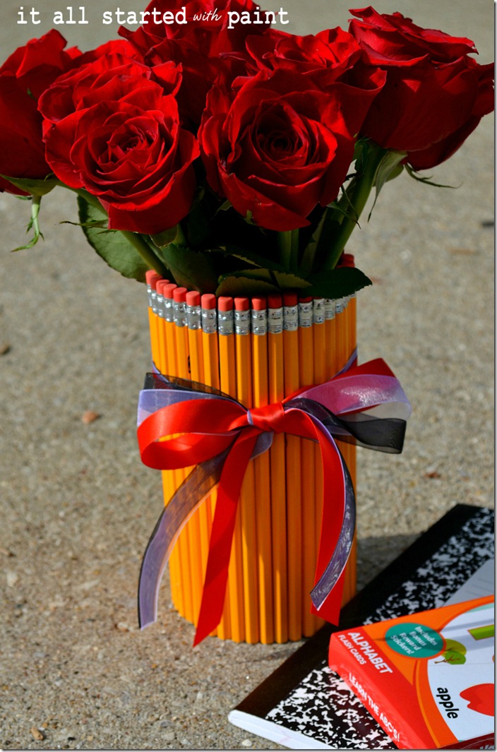 pencil-vase-made-with-pencils
