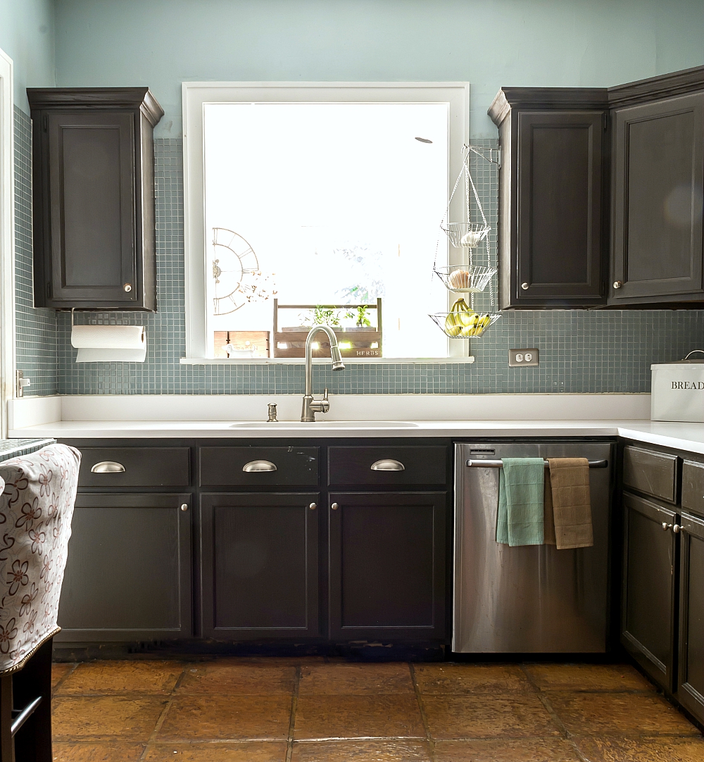 http://www.itallstartedwithpaint.com/wp-content/uploads/2015/07/painting-builder-grade-kitchen-cabinets-1-of-15-2-2.jpg