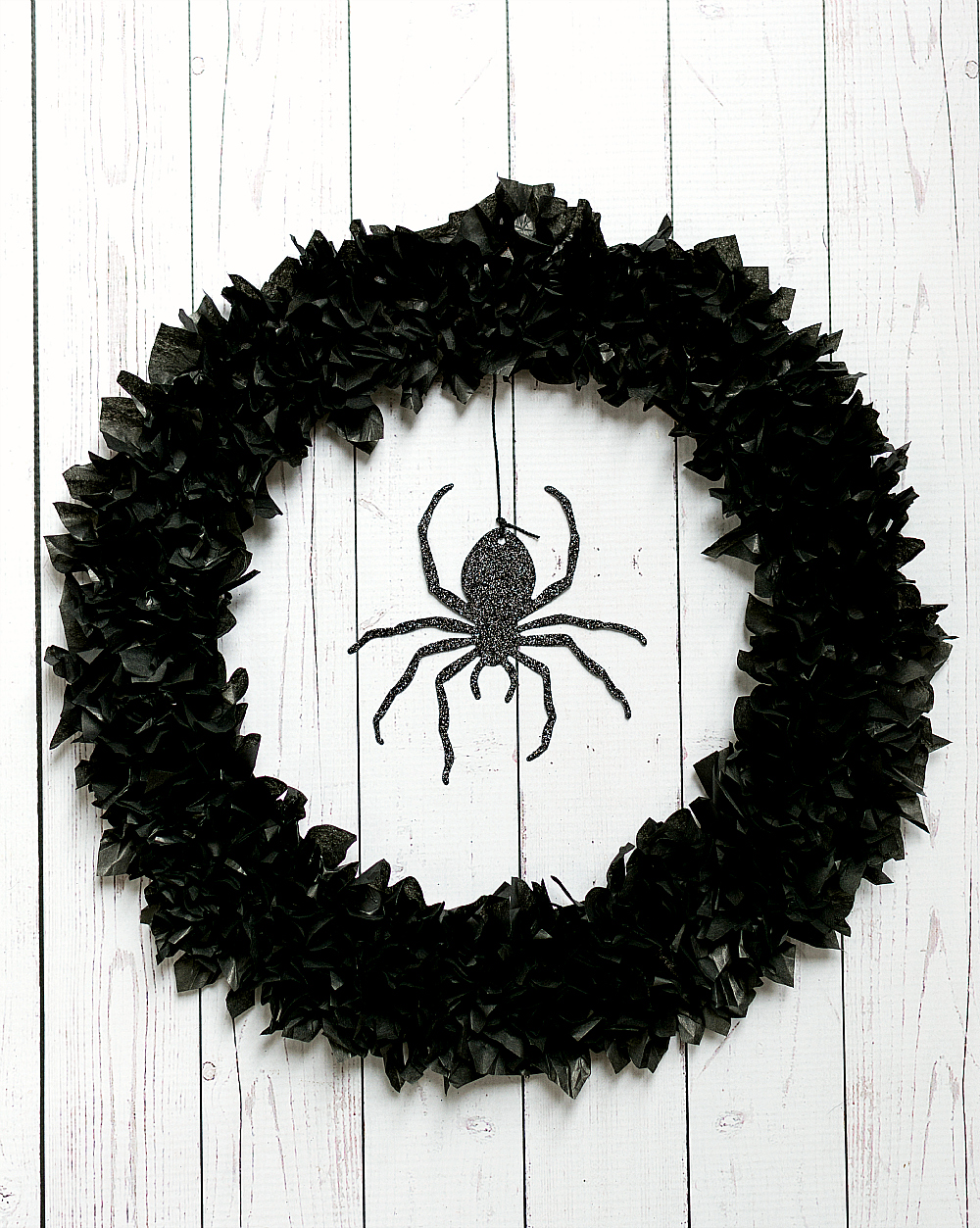 Halloween Wreath Ideas: Spider Wreath with Tissue Paper