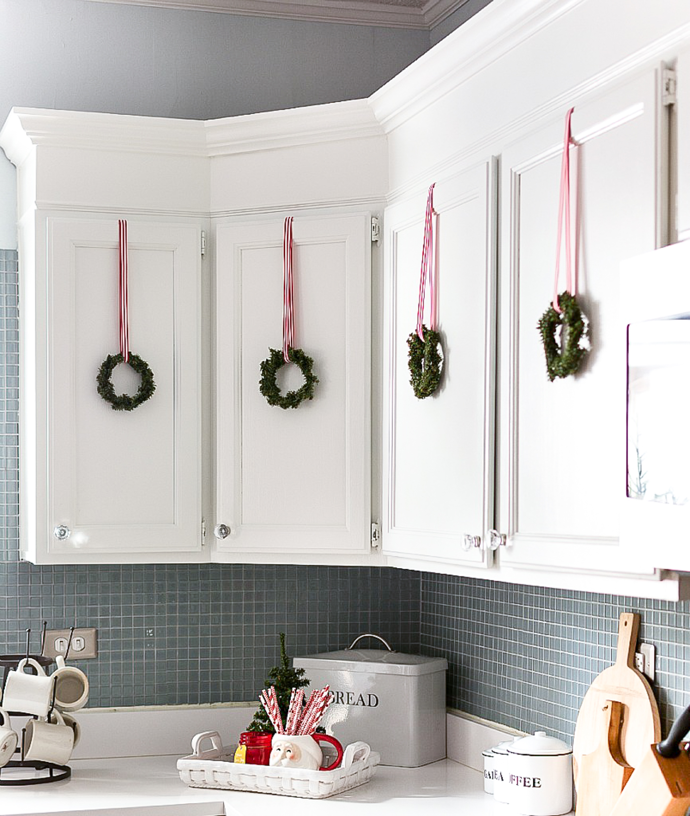 Stylish christmas decoration for kitchen cabinets to spruce up your kitchen