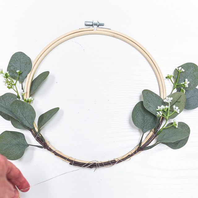 Embroidery Hoop Winter Wreath - It All Started With Paint