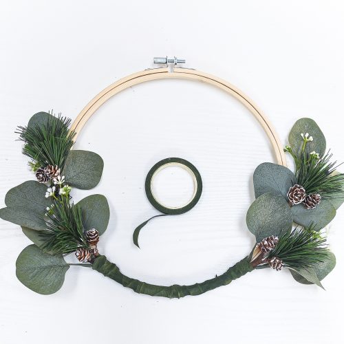 Embroidery Hoop Winter Wreath - It All Started With Paint