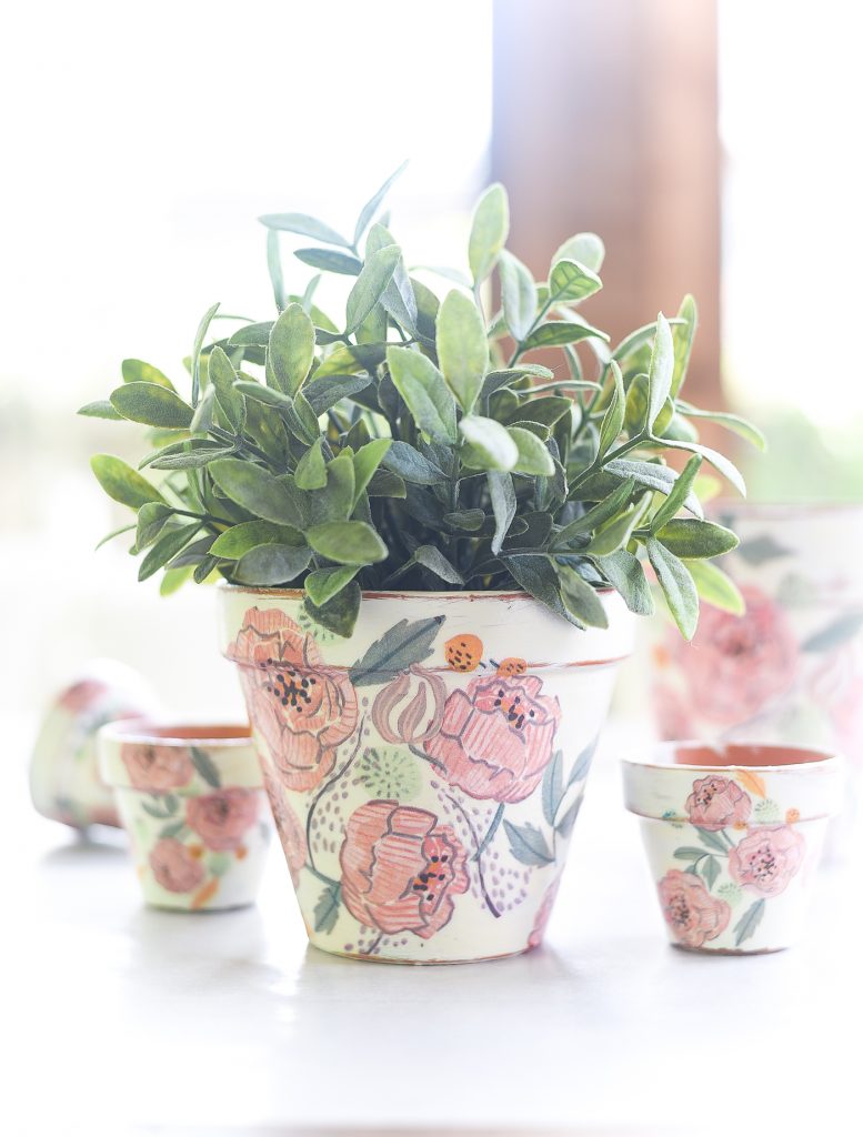 Decor Hacks : terra cotta pots + fabric + mod podge = ador…