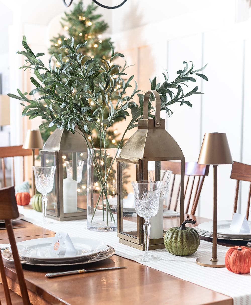 Simple Thanksgiving Table in Orange, Green, Gold, Neutrals. Free Place Card Printable for Thanksgiving. Thanksgiving Place Setting in Neutrals, Gold, Green, White and Touch of Orange.